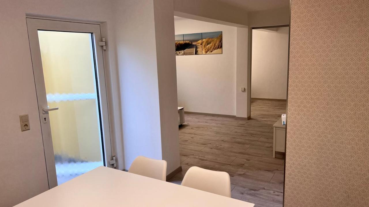 Awad'S White Apartment Rust Esterno foto