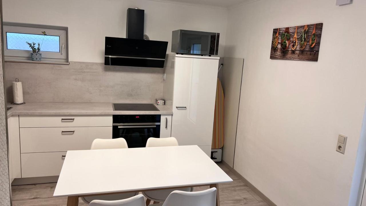 Awad'S White Apartment Rust Esterno foto