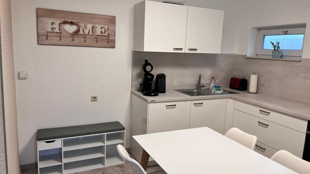 Awad'S White Apartment Rust Esterno foto